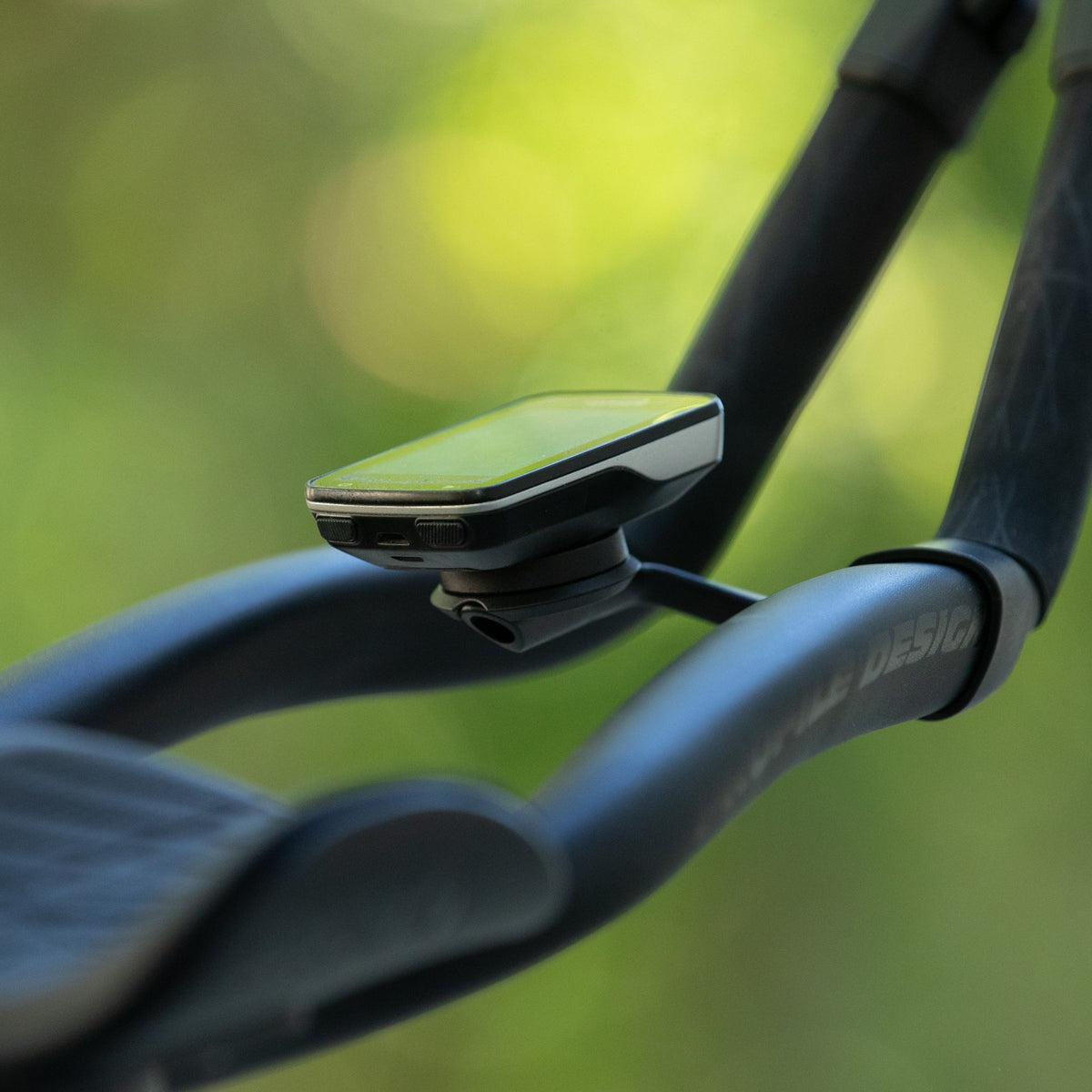 profile design asa garmin computer mount, bike mount for garmin cycling computer, close up of black bike computer mounted on handle bars