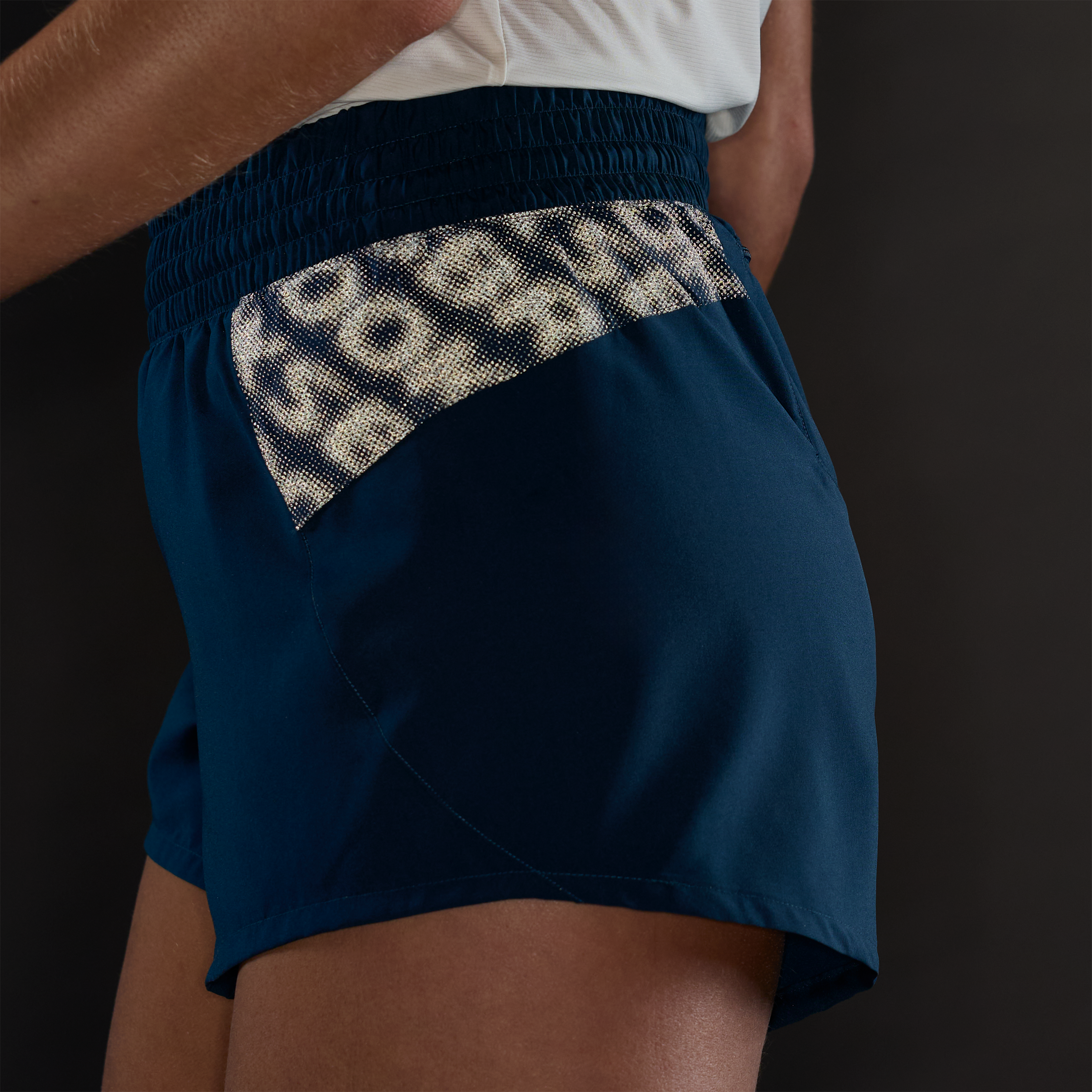 brooks-womens-dash-reflective-short-reflective-wordmark-indigo-6