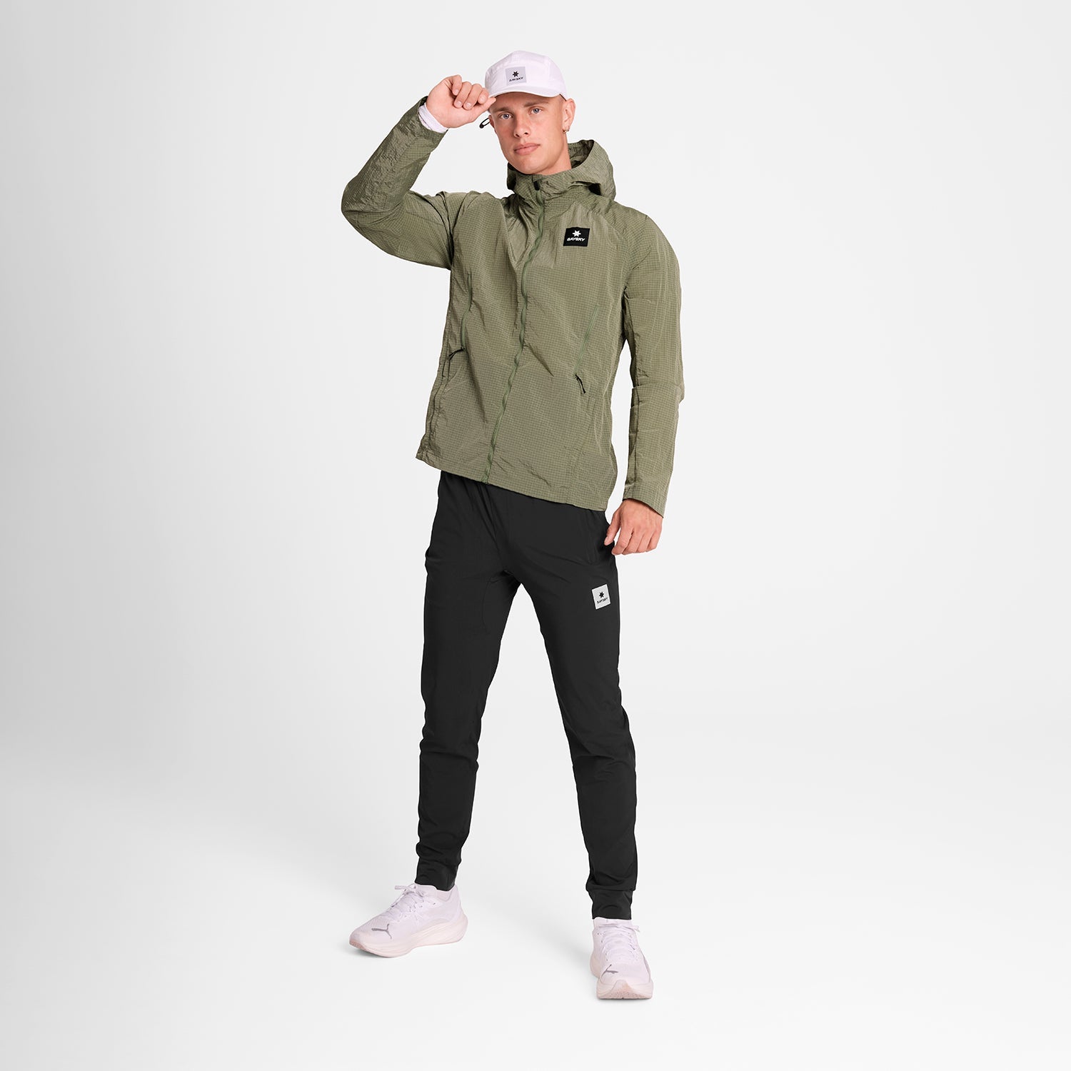 Man wearing SAYSKY clean hooded jacket for road running in beige colour