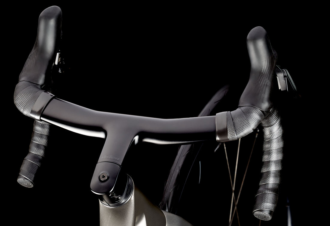 close up of handlebars on the mmr aelion 30 road bike