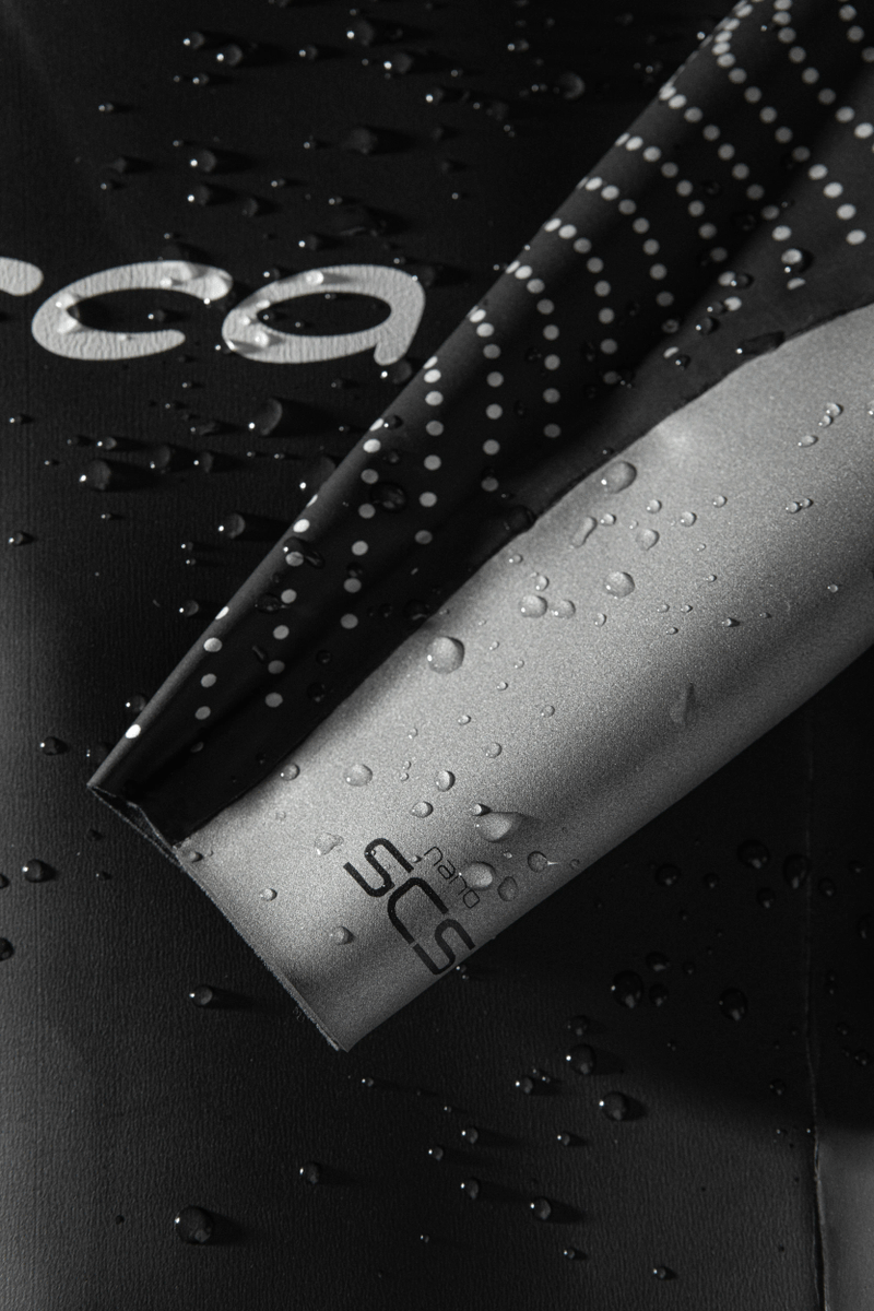 Orca Apex Flow triathlon wetsuit for men, close up of sleeve with scs technology