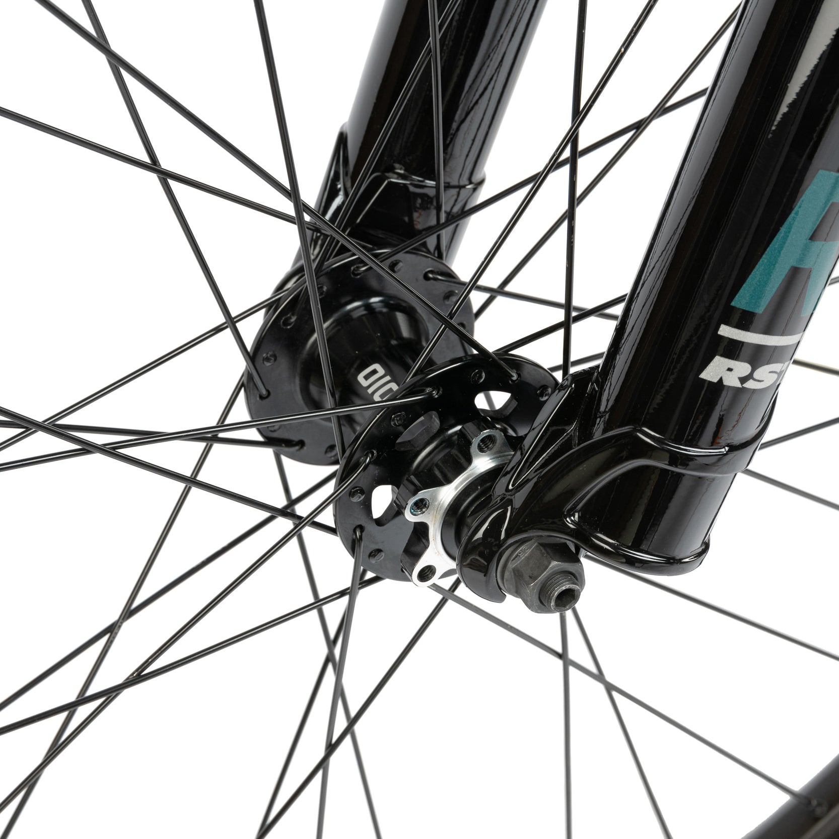 Green dirt jumper from the Radio Bike Company, close up of hub and spokes