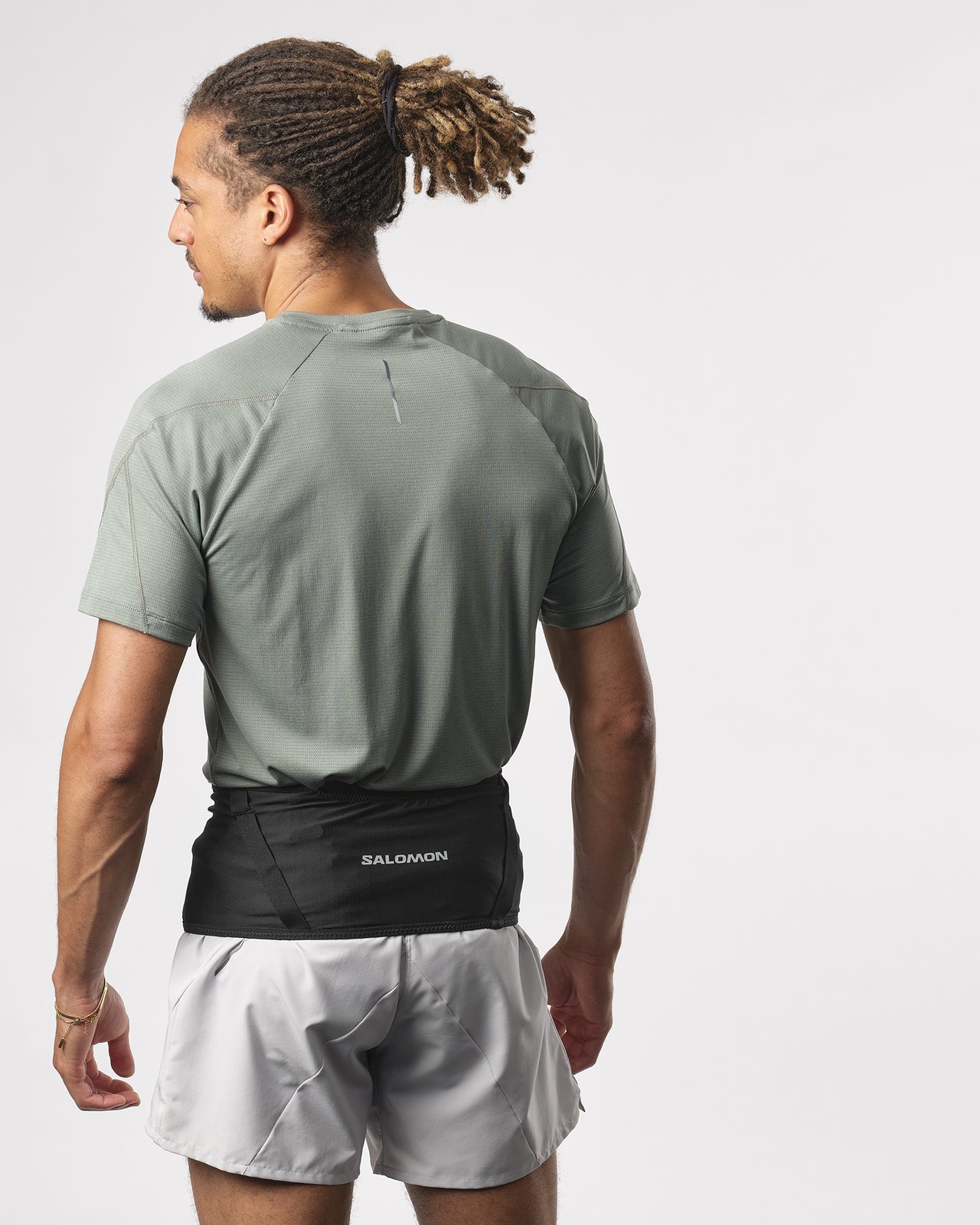 Man wearing Salomon High Point trail running belt