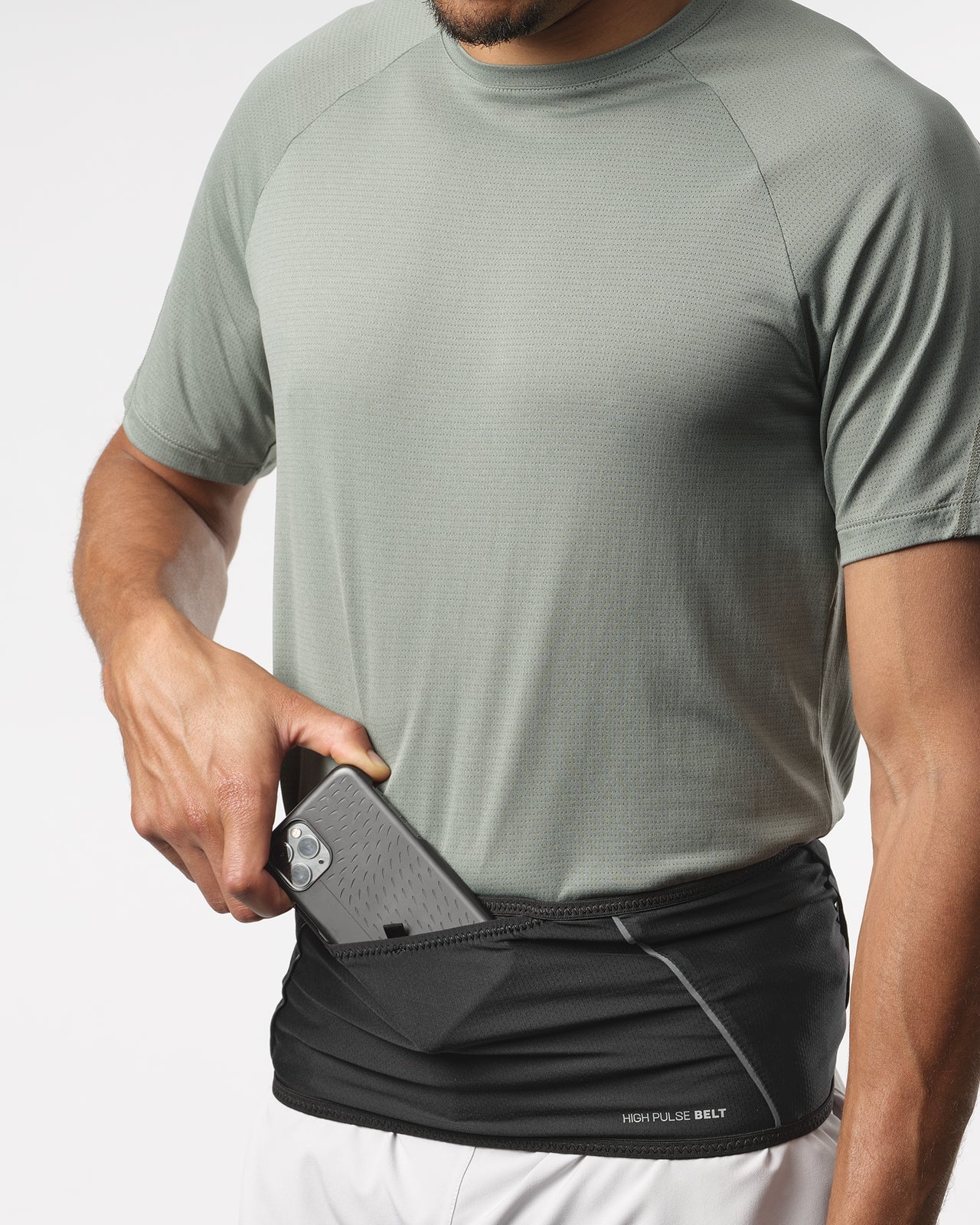 Man wearing a Salomon High Pulse Belt that stores phone when running
