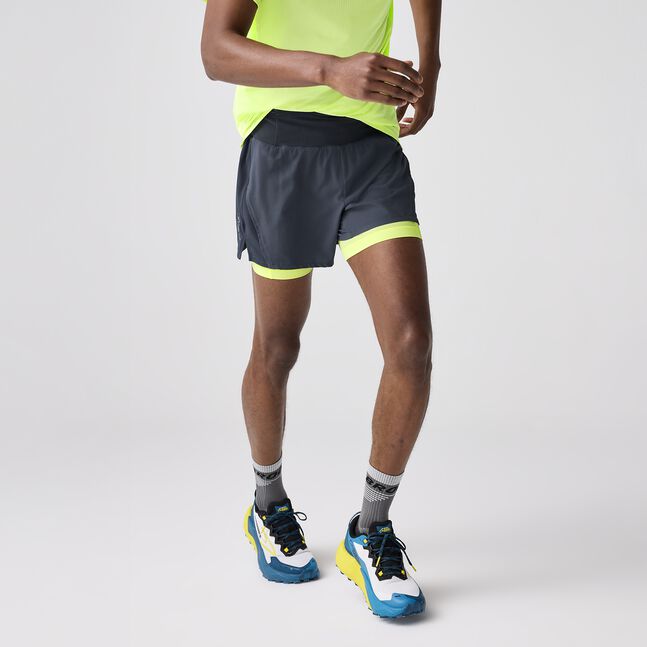 Man wearing Brooks High Point 2in1 trail shorts for men black and yellow colour