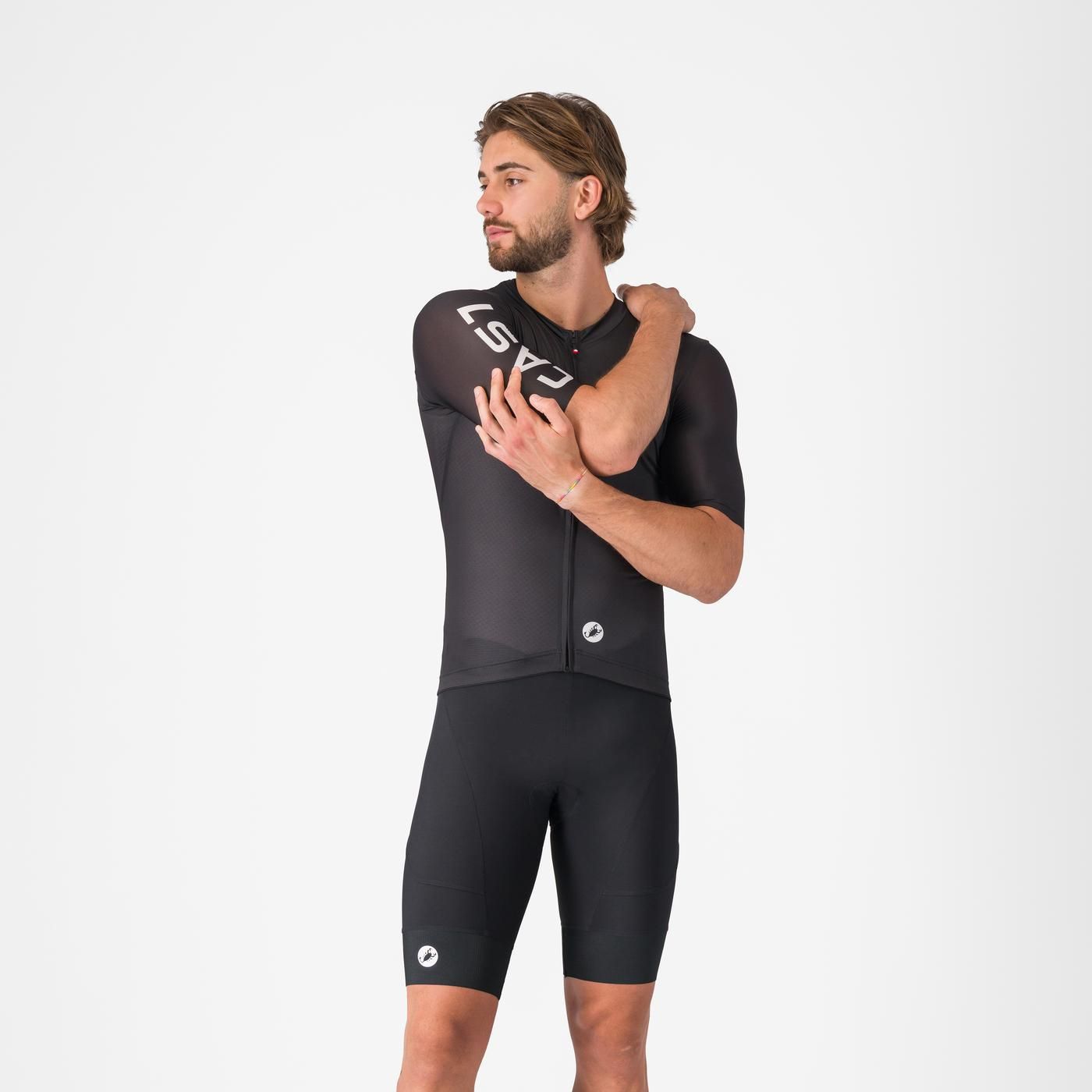 picture of a male model wearing castelli endurance 4 short in black on a white background
