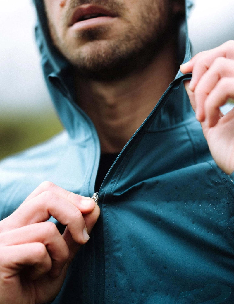 compressport tempest waterproof jacket, breathable and waterproof running jacket, deep aqua blue colour, close up of waterpoof zipper
