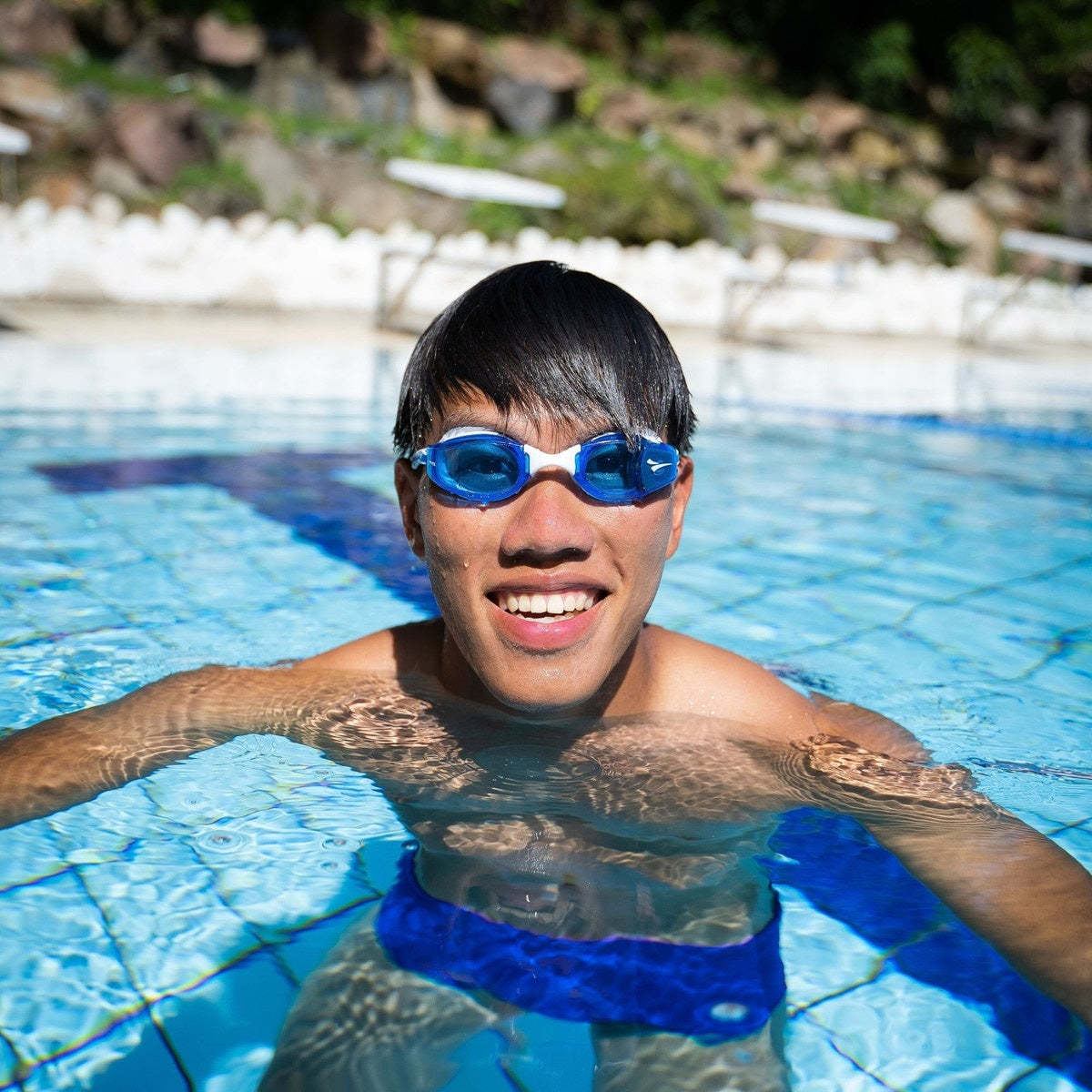 Finis Smart Goggle view stats, split times etc while you swim