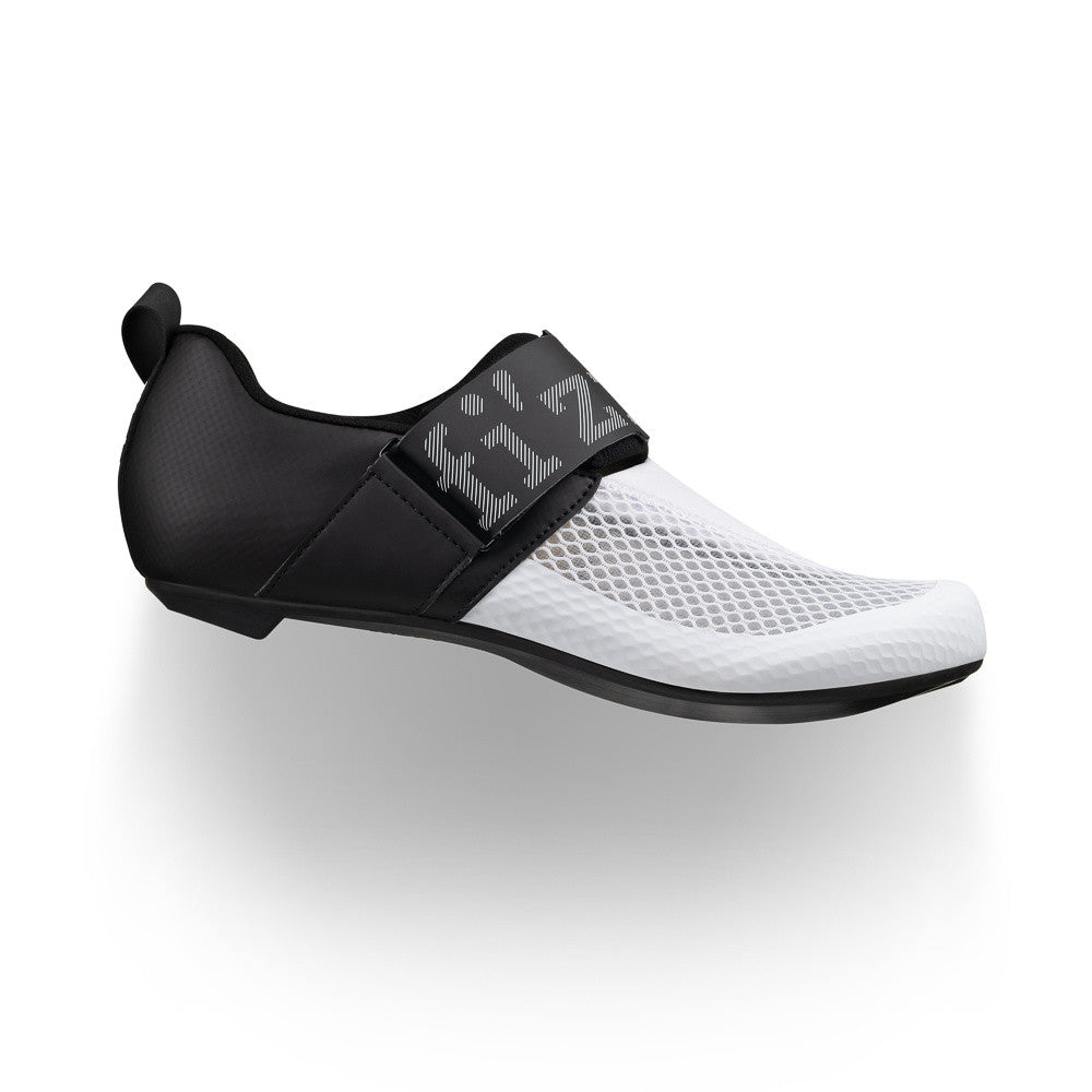 fizik transiro hydra cycling shoes, breathable triathlon fast transition cycling shoe, white with black heel and strap, side profile of shoe