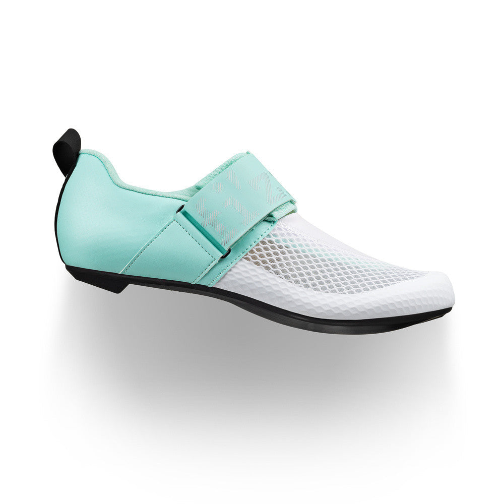 fizik transiro hydra cycling shoes, breathable triathlon fast transition cycling shoe, white with light teal heel and strap, side profile of shoe