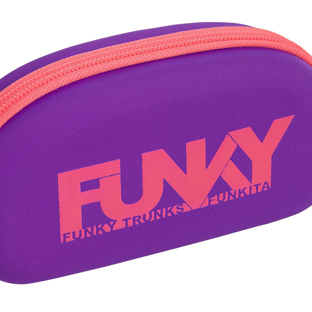 funkita goggle case, hard shell protective micro fibre linned zipper goggle case with clip, purple with pink logo and zipper, close up of 'funky' logo