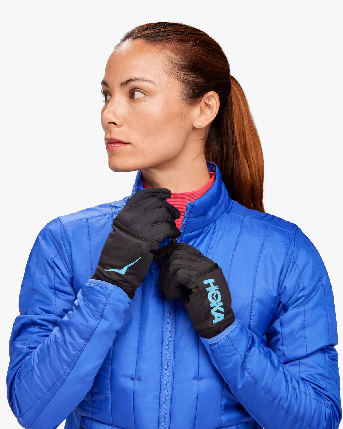hoka coldsnap fleece glove, convertible running glove with hi vis cover, black with blue details, person wearing gloves while unzipping jacket