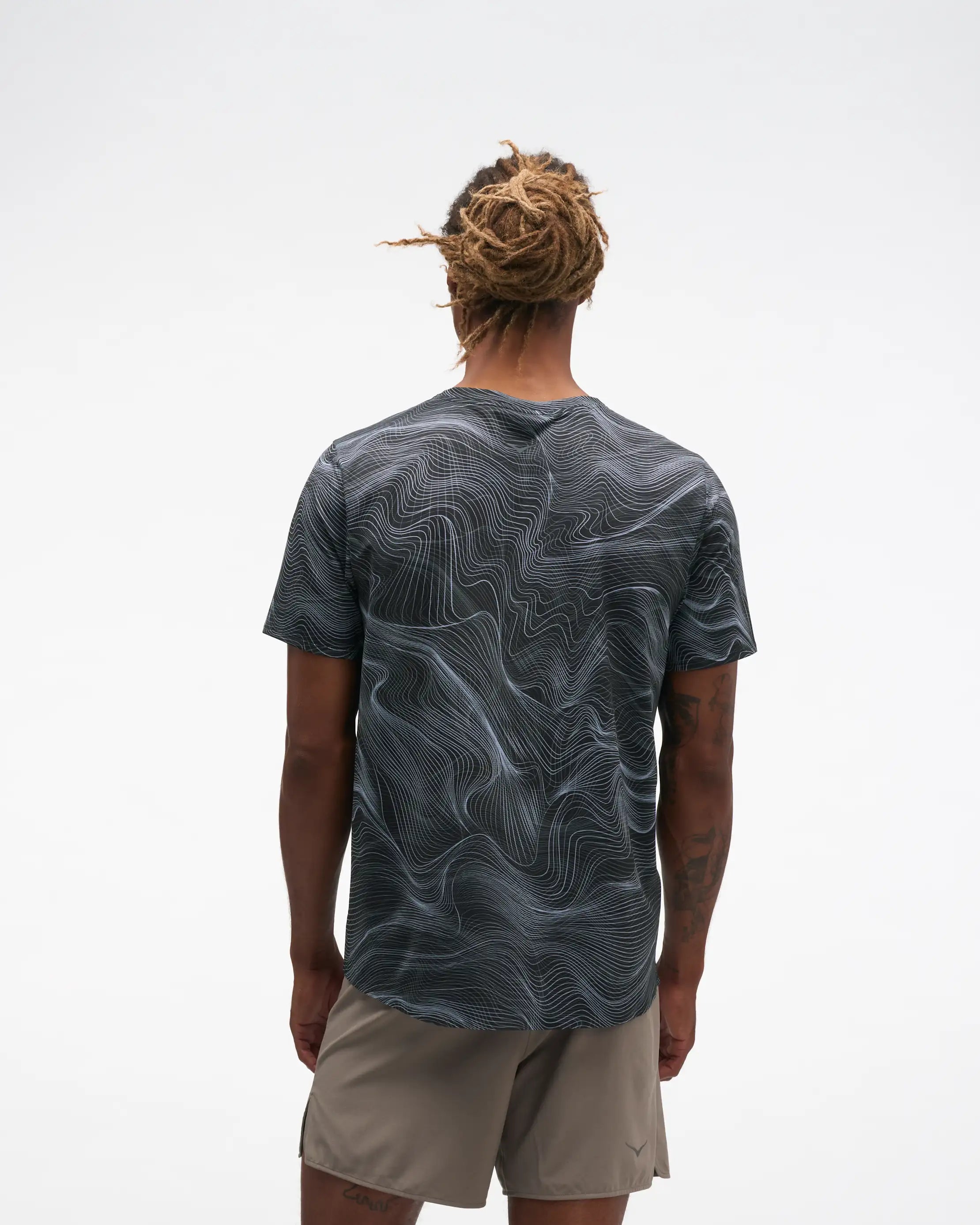 hoka everyrun men short sleeve shirt, lightweight and breathable running shirt with white wave line design on black tshirt, back of shirt