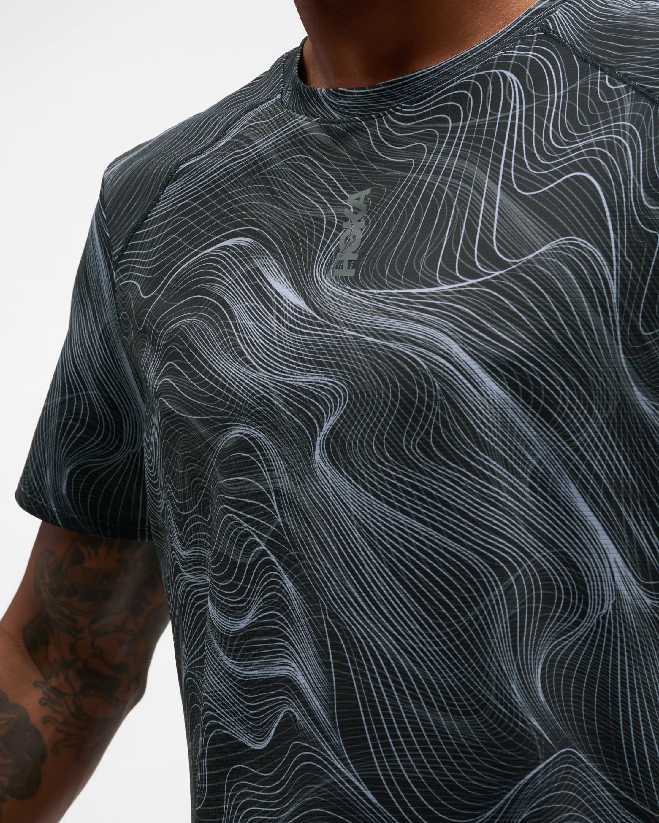 hoka everyrun men short sleeve shirt, lightweight and breathable running shirt with white wave line design on black tshirt, close up of shirt material