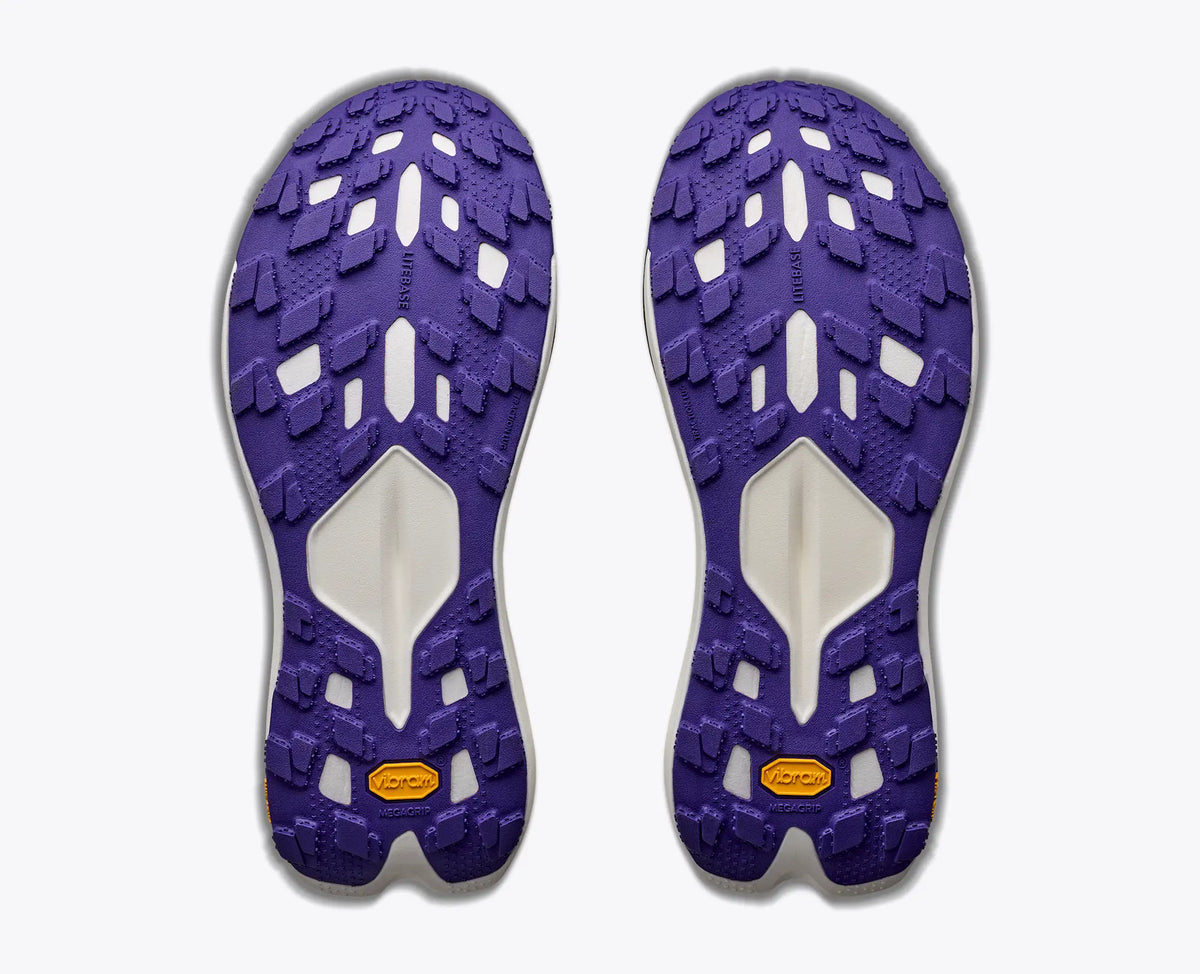 hoka tecton x 4 mens, carbon plated trail running and racing shoe, purple and white sole of shoes