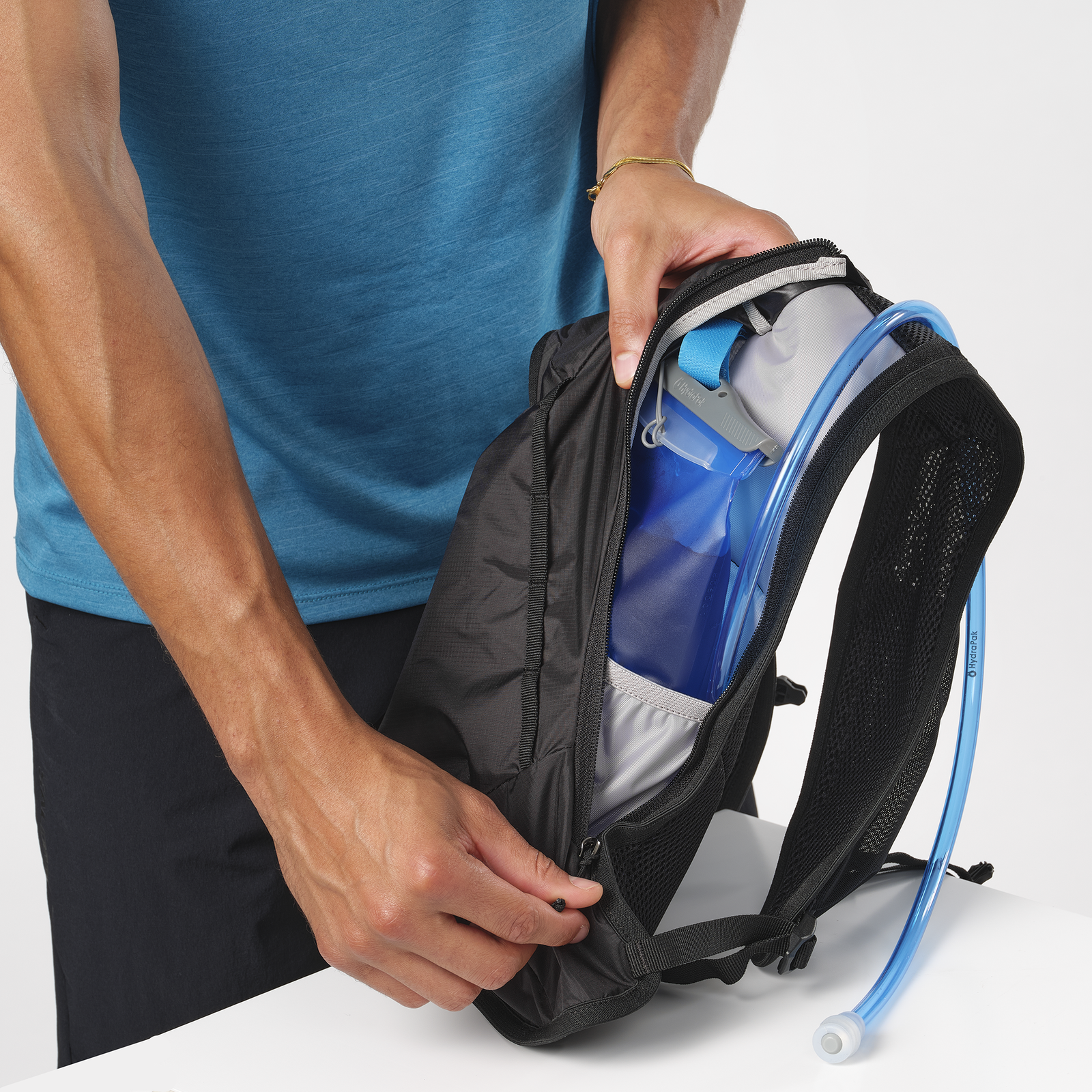 Salomon Cross 4 All-Gender Pack