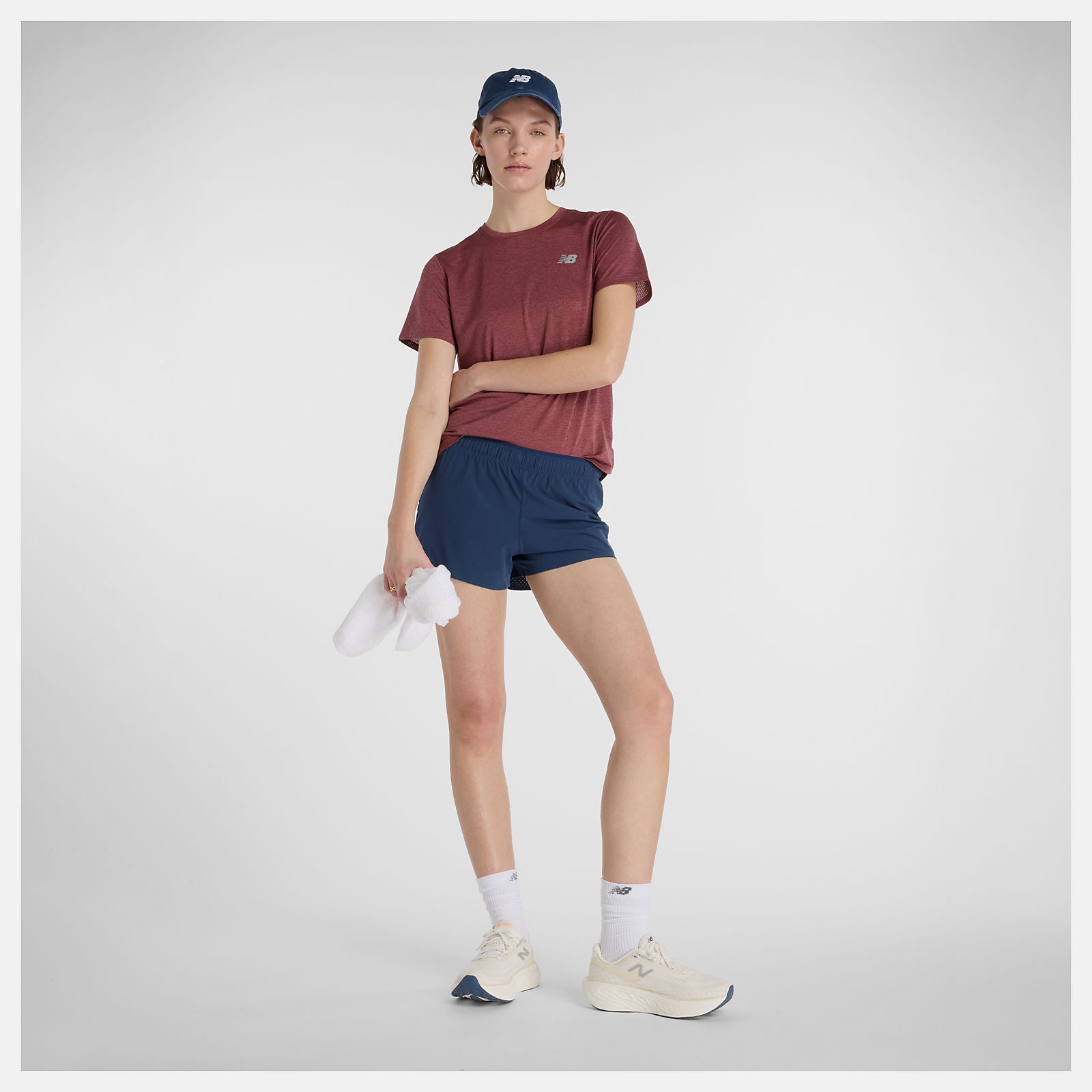 woman wearing nb athletics run tee in washed burgundy colour, 