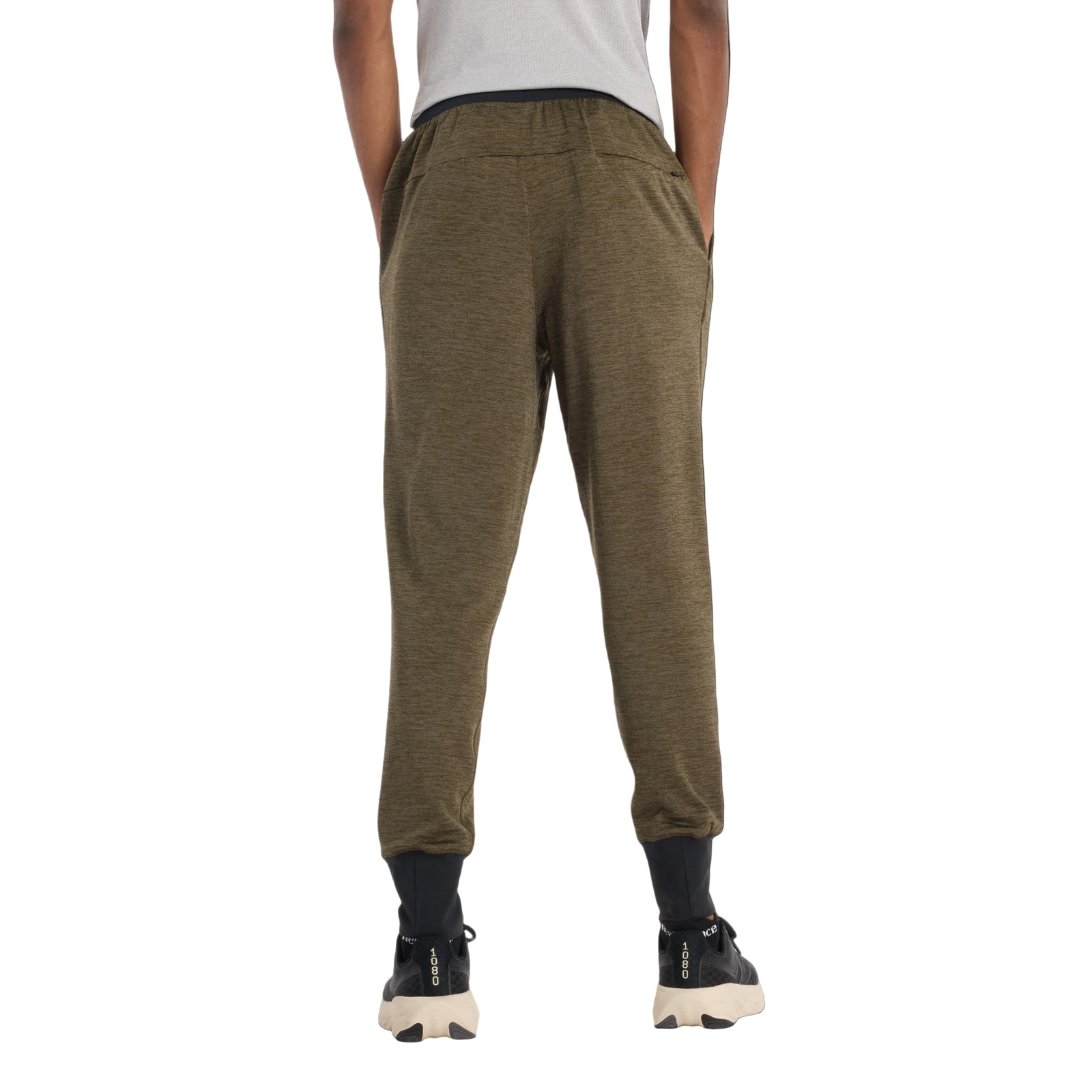 Man wearing nb jogger pant
