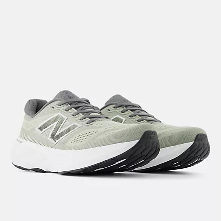 NB 880v15, lightweight cushioned running shoe, light green colour, pair of shoes side view