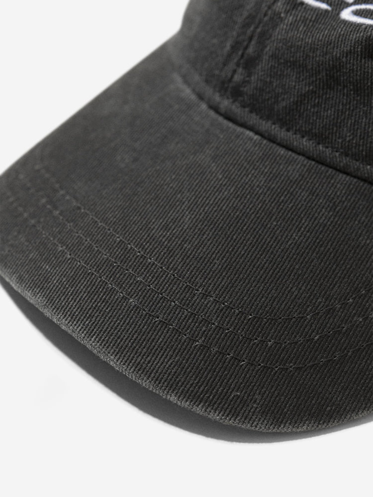 casual orca canvas cap, grey black with peak closeup