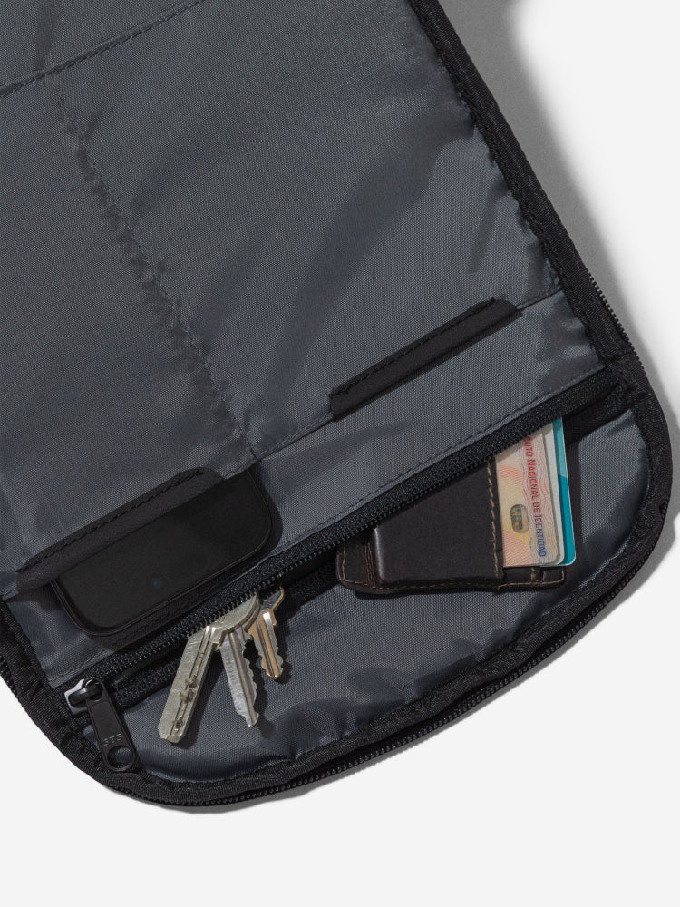 orca training backpack, 30 L capacity, showing small pockets that hold keys and wallet etc