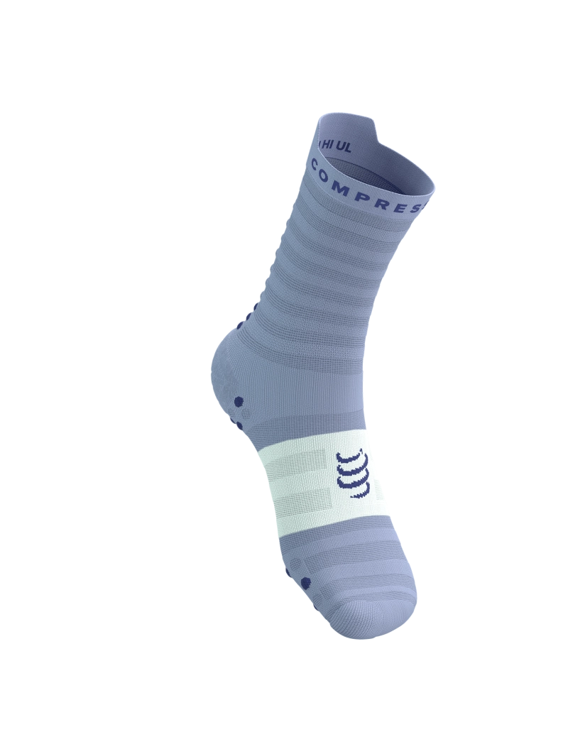 compressport pro racing ultralight run high quarter sock in light lavender and white colour. side view.