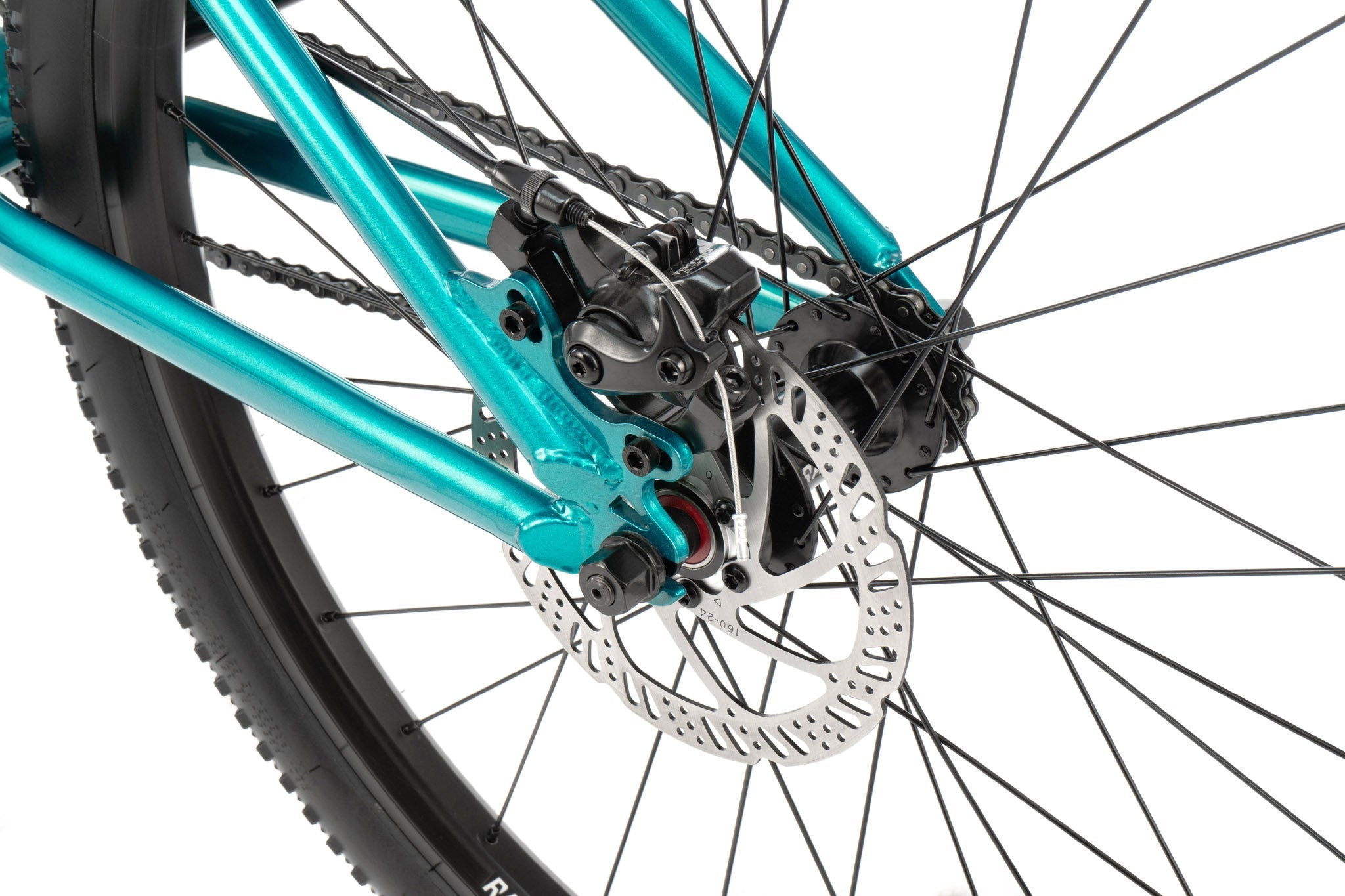 radio asura complete bike with 26" wheel for dirt jumping, pump tracks, blue colour, close up of chain and disc brake