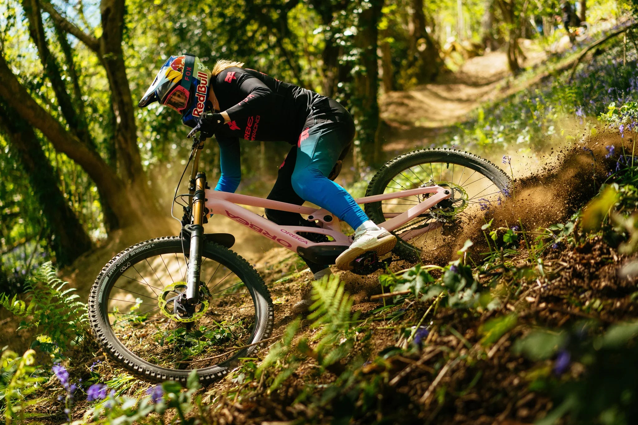 tahnee seagrave, fmd racing, rides orbea rallon dh, downhill mtb