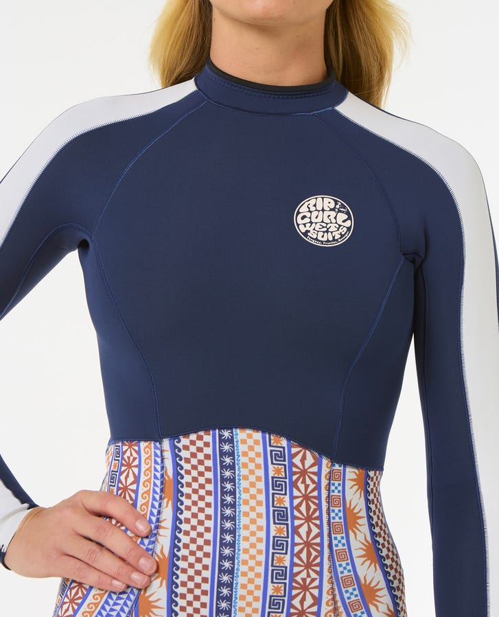 Short neoprene wetsuit for surfing and other water sports from Ripcurl, navy colour, close up