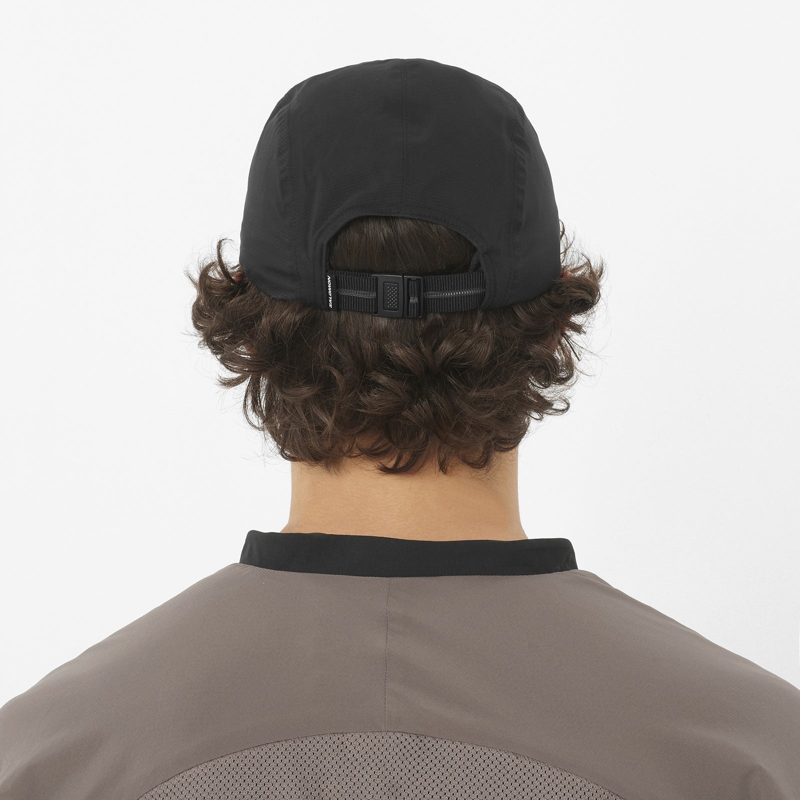 salomon s lab ultra cap, waterproof adjustable hat, black colour, man wearing salomon hat back view