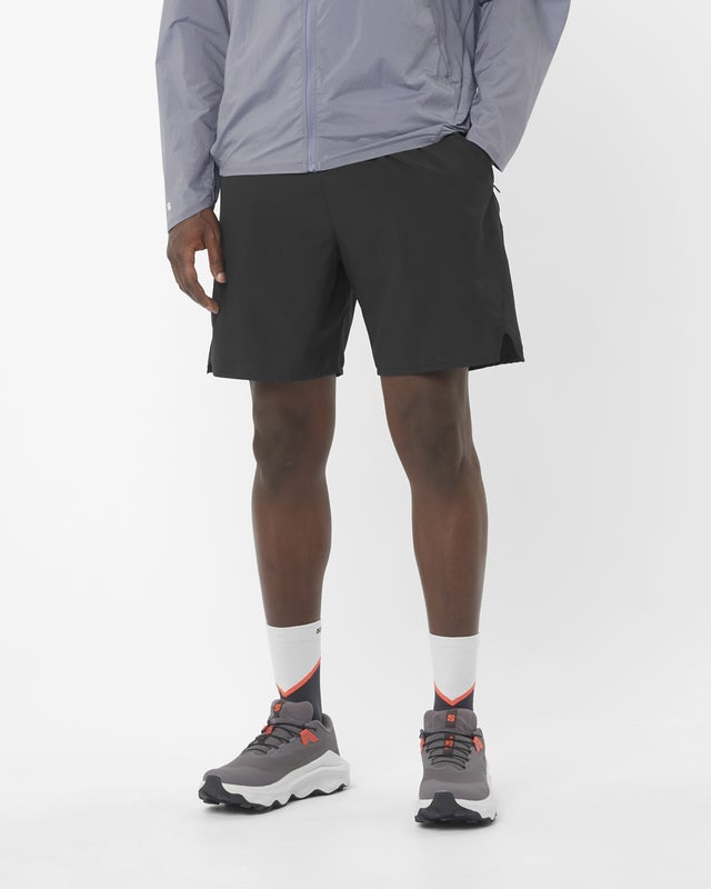 man wearing Salomon Shakeout Core 2in1 7" run short with hand in pocket