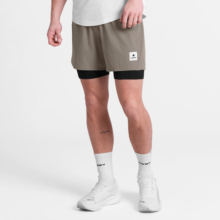 saysky pace 2-in-1 runnning short for men in taupe, comfortable running short with pockets, profile of man wearing saysky shorts