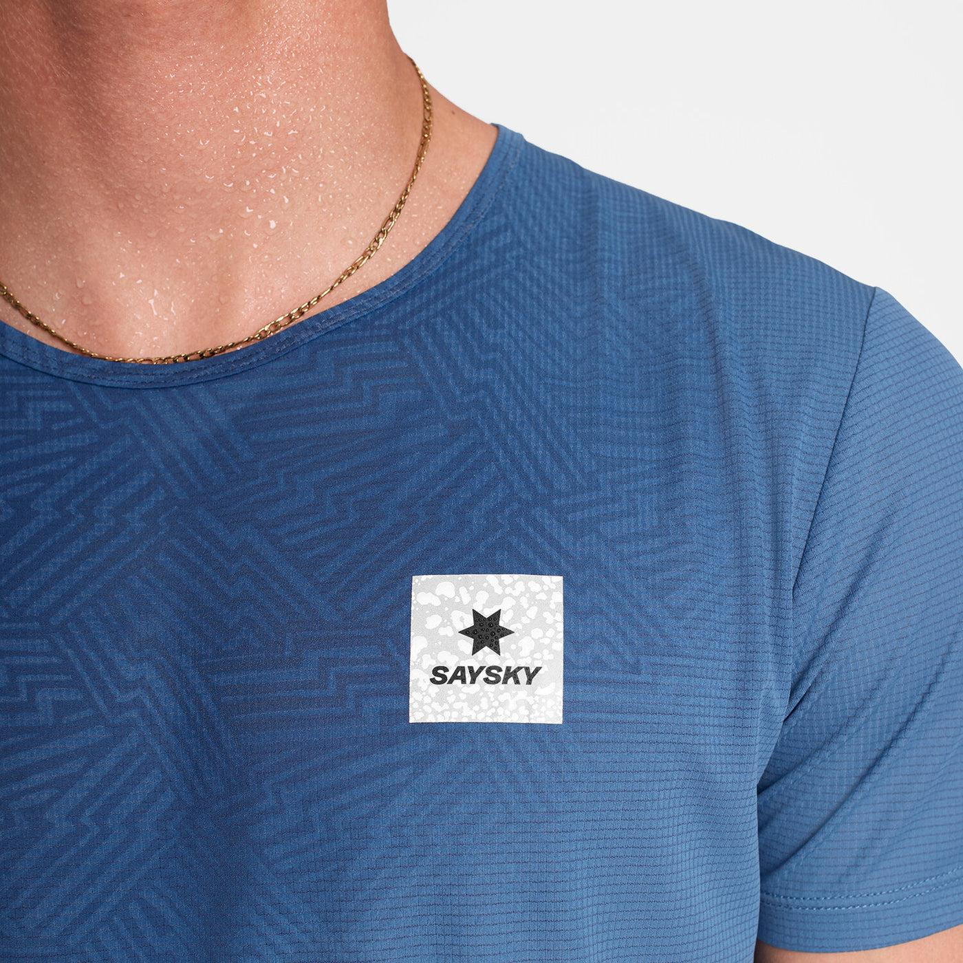 saysky blue run tee for men that changes pattern as you sweat, logo on front
