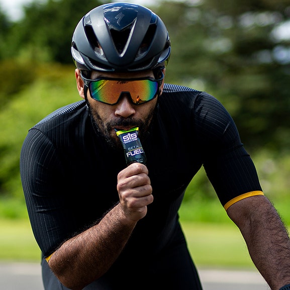 man cycling using sis beta fuel nutrition