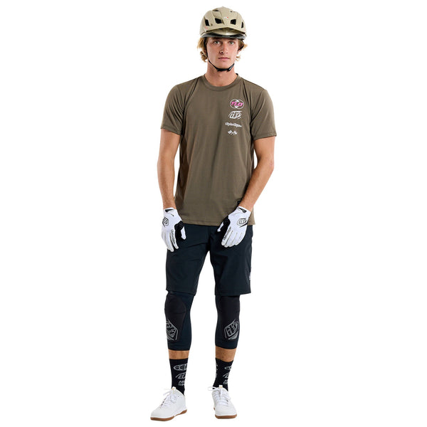 Man wearing Troy Lee Skyline Ride Short Sleeve MTB Tee in caper colour